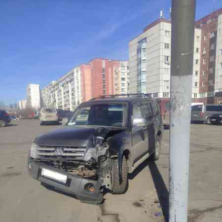 Аварийные автомобили Митсубиси Паджеро 4. Бензин. 2007 выкупили за 800000