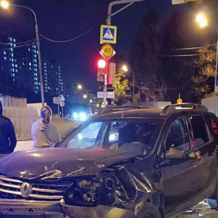 Автомобили после ДТП Renault Duster, 2013, МКПП выкупили за 450000