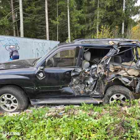 Тойота Ленд круйзер 100-2001 4.7 бензин АКПП